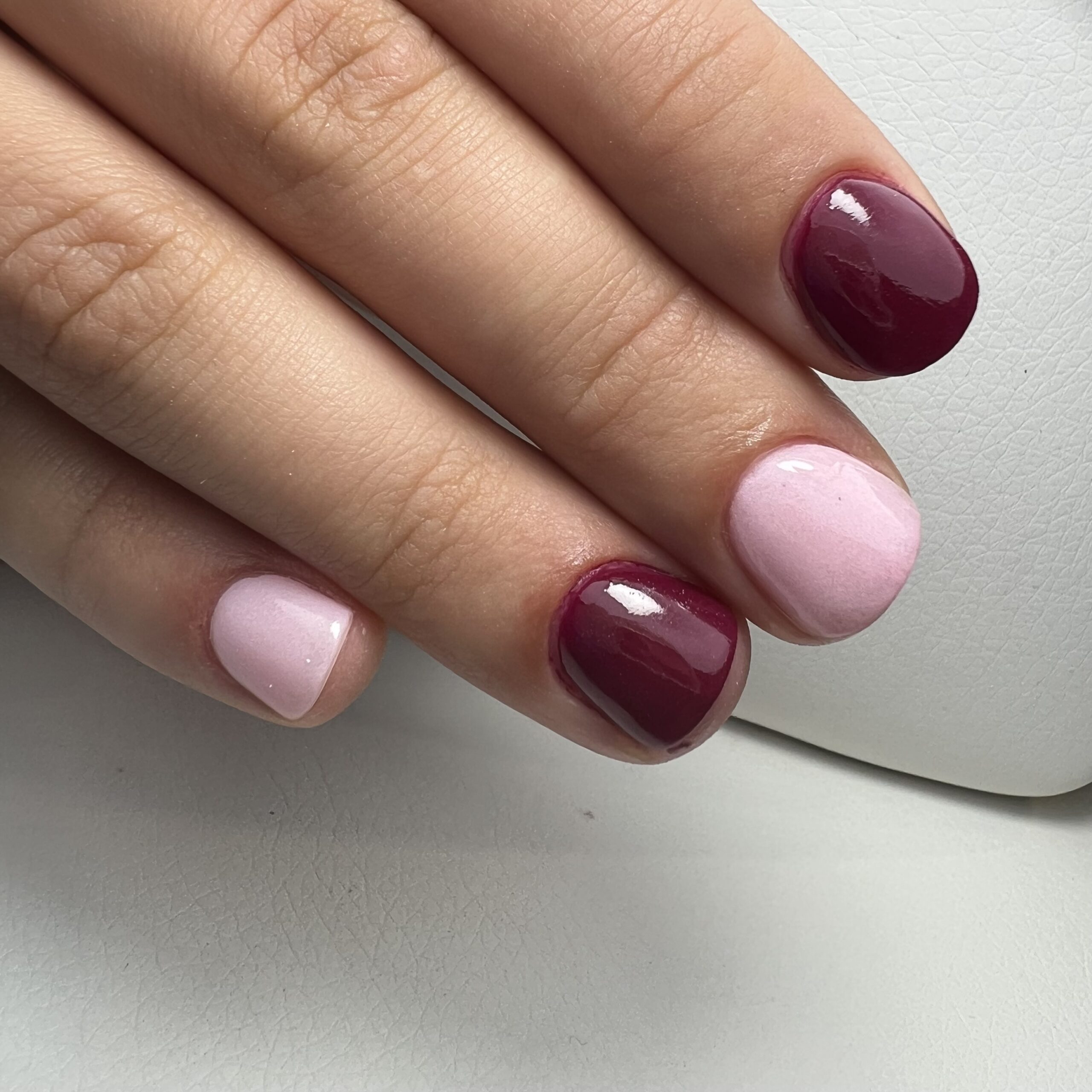 Modelki na manicure tytanowy