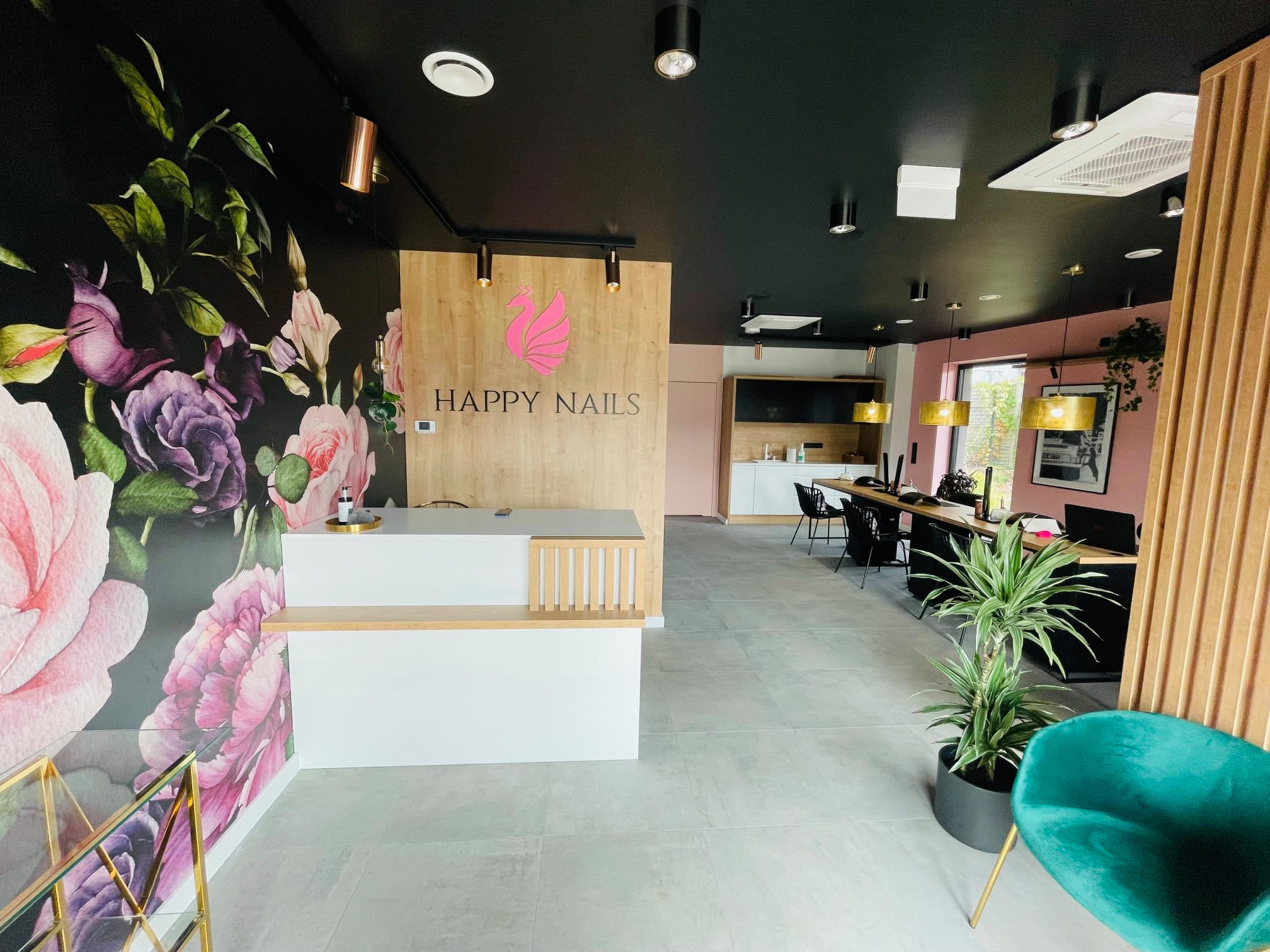 Wynajmę stanowisko manicure, Gliwice, Pszczyńska 51, Royal Studios [B2B]