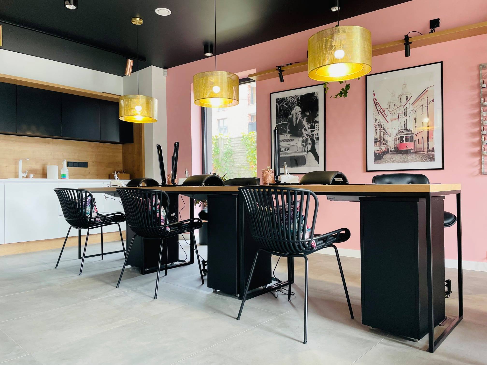 Wynajmę stanowisko manicure, Gliwice, Pszczyńska 51, Royal Studios [B2B]